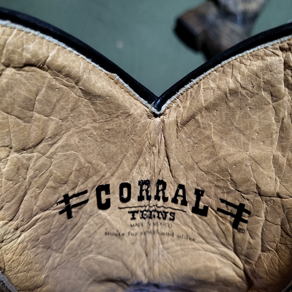 CORRAL Girls Western Cowboy Boots Size 2.5 Square Toe Wings and Cross Embroidery - Picture 7 of 9
